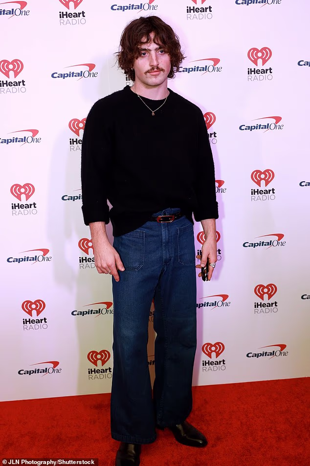 Benson Boone shocks fans with dramatic body transformation in 'thirst trap' snap