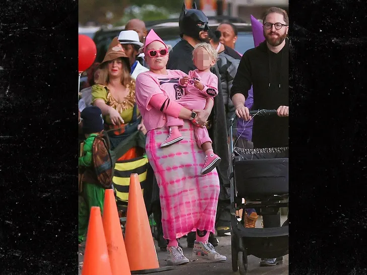 sia son halloween sub backgrid main